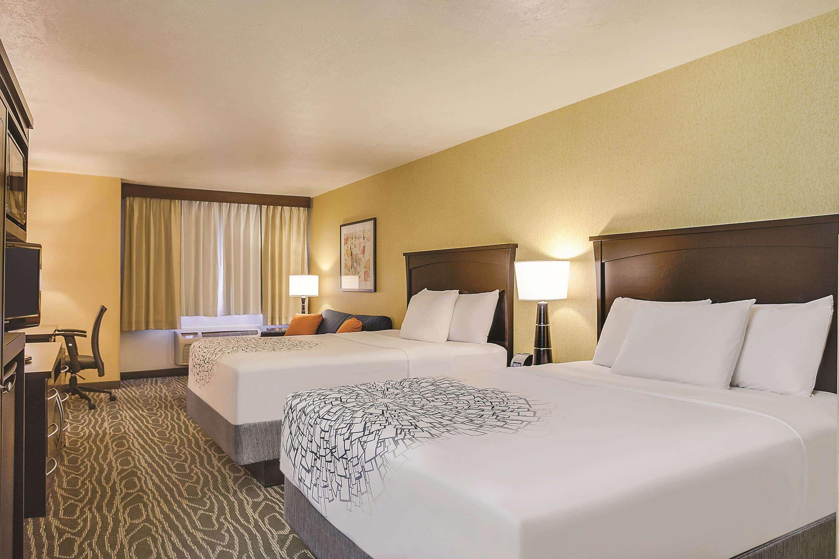 La Quinta By Wyndham Logan Hotel Exterior photo