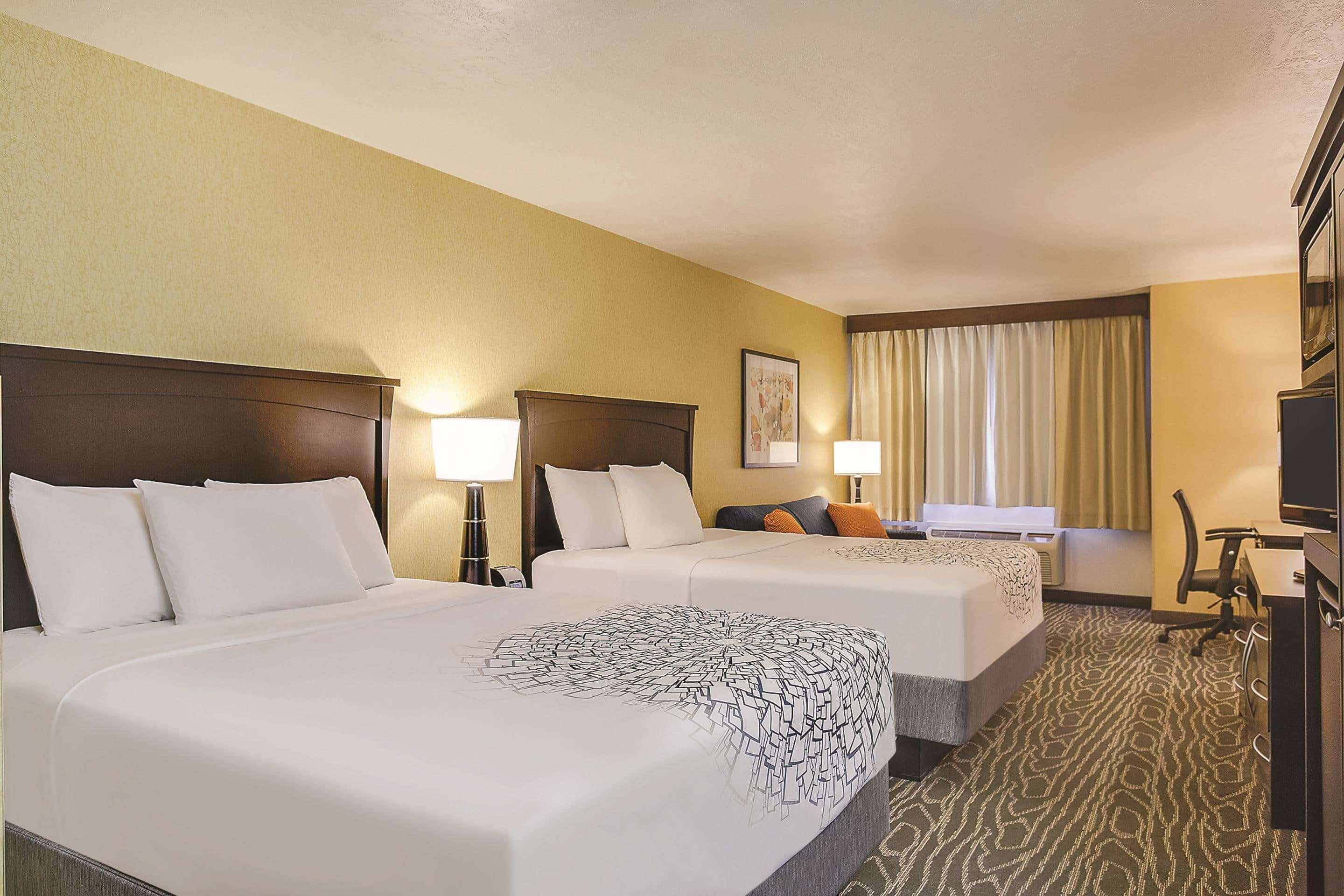 La Quinta By Wyndham Logan Hotel Exterior photo