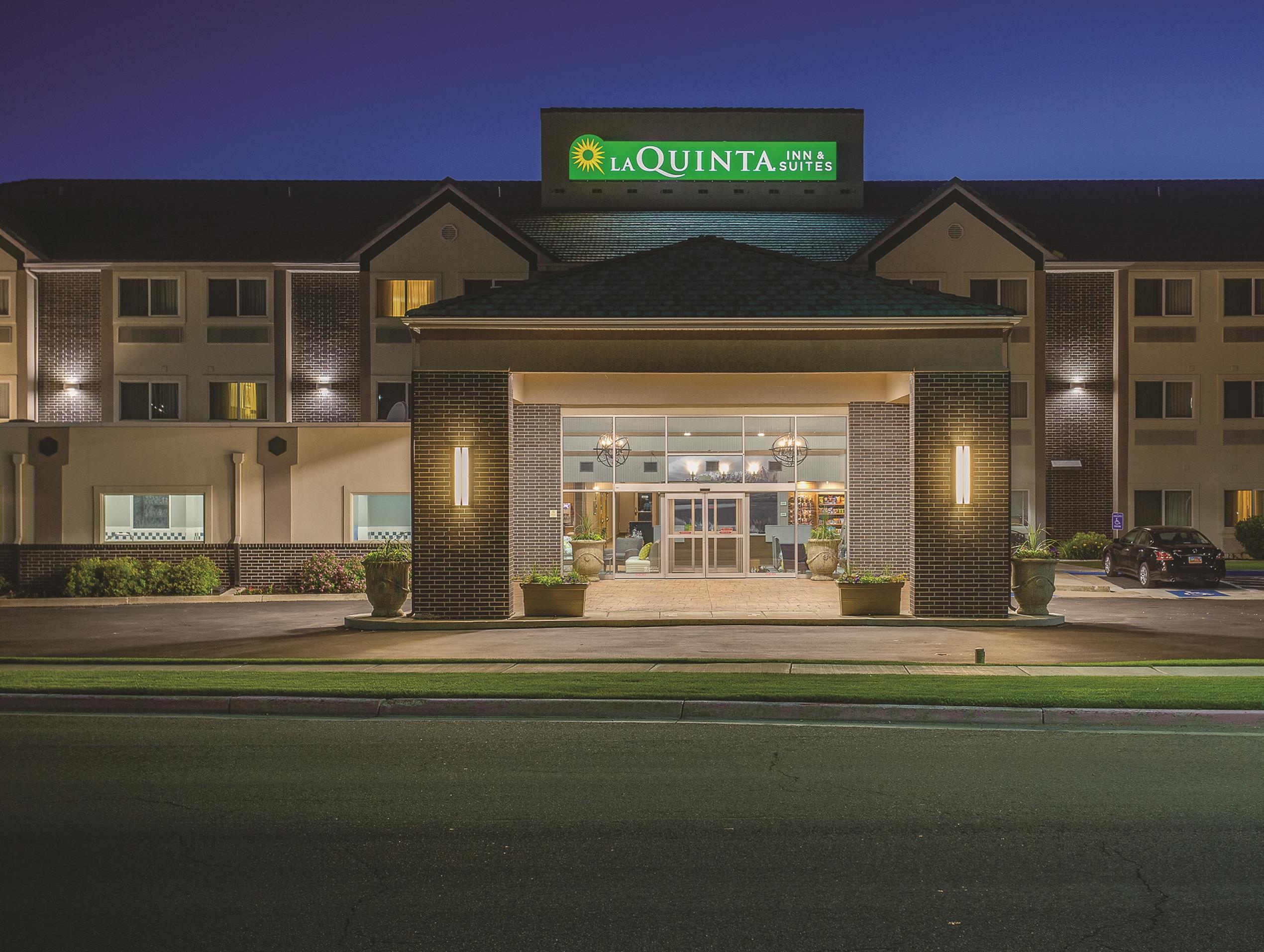 La Quinta By Wyndham Logan Hotel Exterior photo