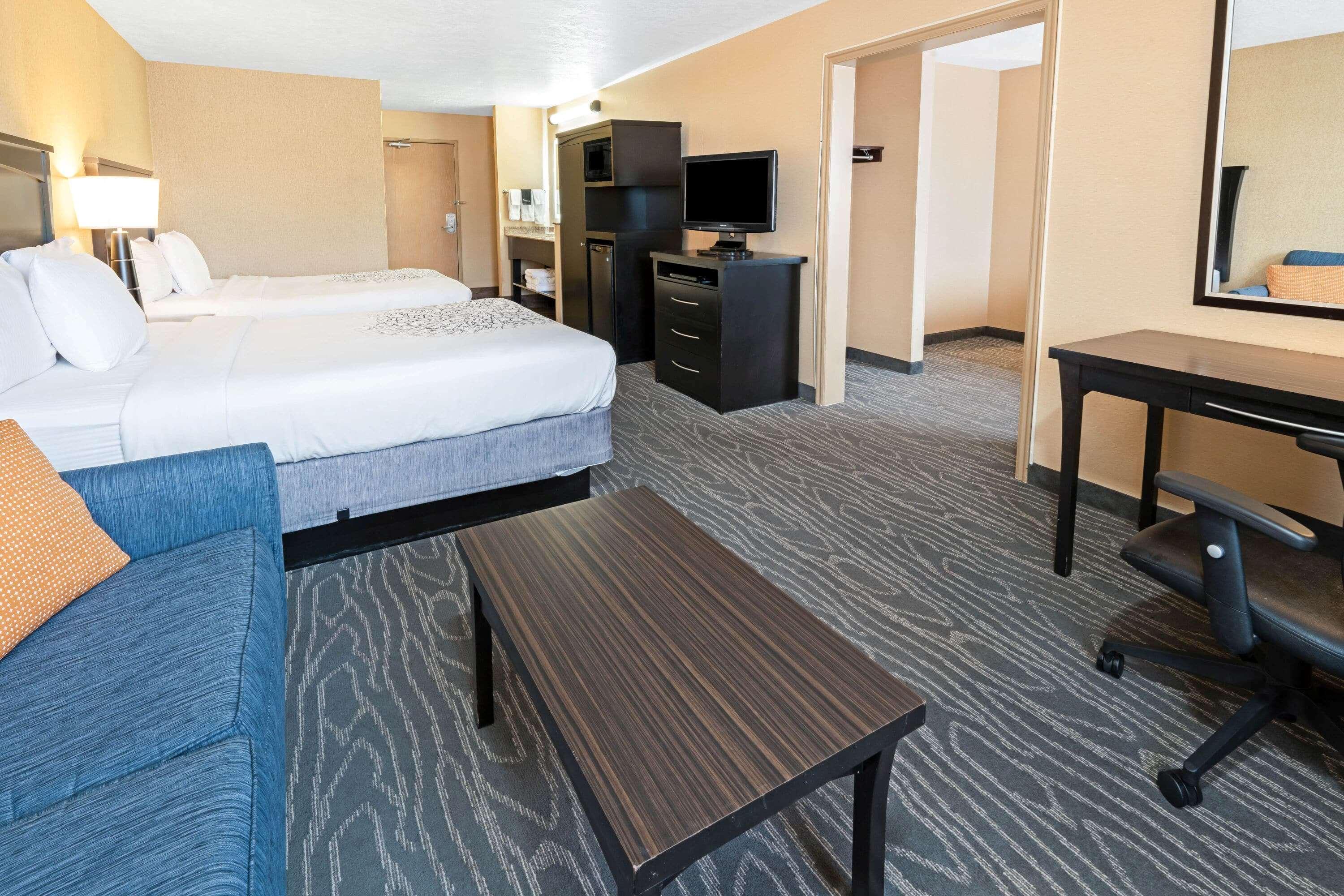 La Quinta By Wyndham Logan Hotel Exterior photo